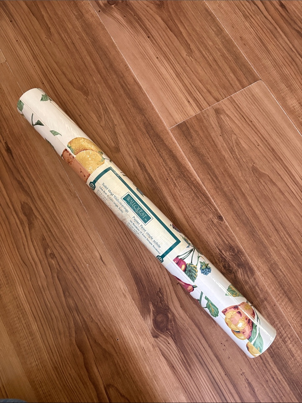 Vintage Floral Fruit wallpaper Roll in Cream